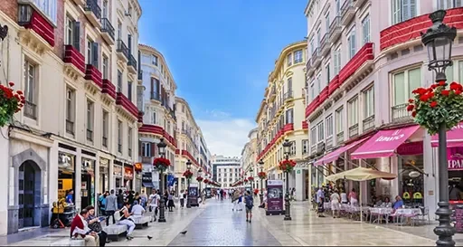 Vista del centro histórico de Málaga, una de las excursiones recomendadas desde el Hostal Tolox, combinando cultura, compras y gastronomía